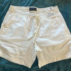 NWT Men’s Linen Short
